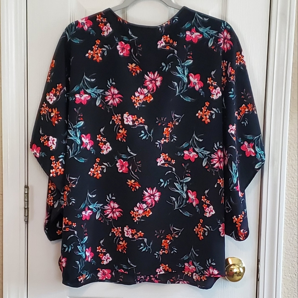 EUC - ee:some | Floral Loose Fit Blouse Size M - Picture 2 of 6